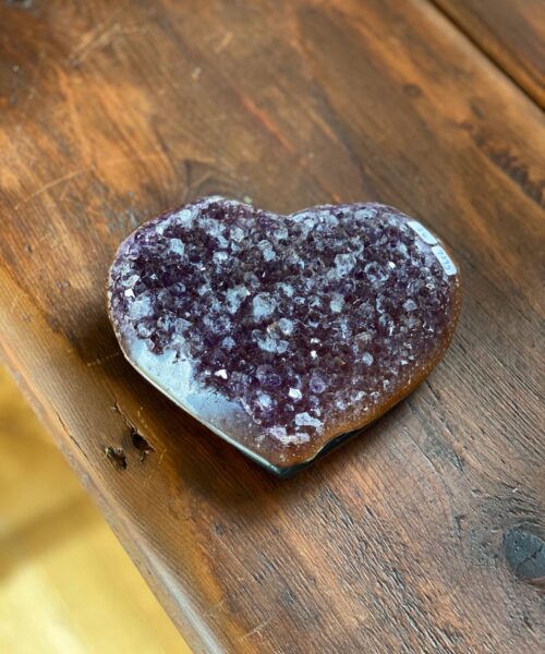 Alternative view of Amethyst Heart 34 Purple Quartz Geode Crystal Alaskan Gift Heart 752g H11.5xW14xD4cm