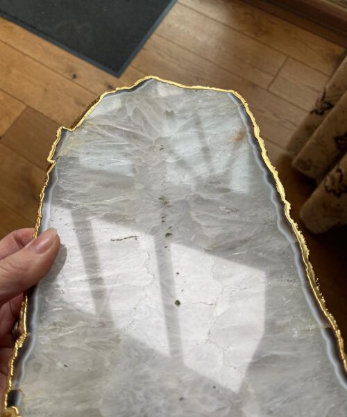 Large Premium White Agate Natural Shape 24ct Gold Edge Platter 5 / Cheeseboard / Tray / Sign Board L28xW16xD1cm – 1182g - Image 9