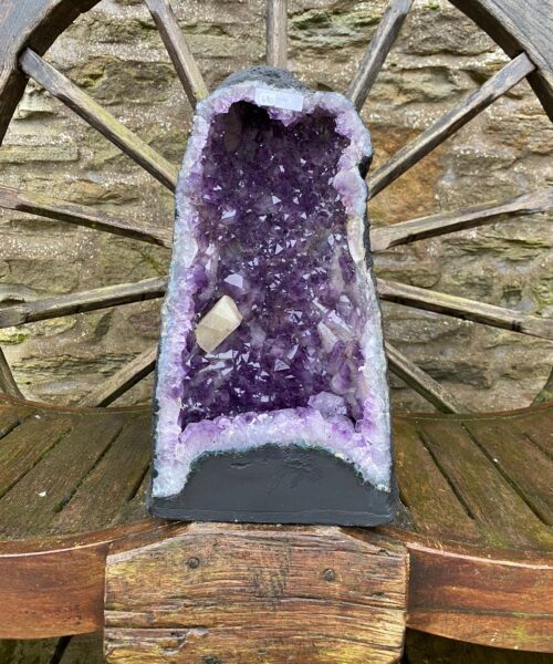 Amethyst Crystal Geode 490 Premium Queen Grade 18.14kg – H41xW24xD21cm - Image 3