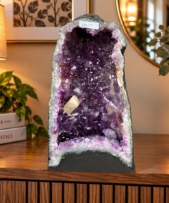 Amethyst Crystal Geode 490 Premium Queen Grade 18.14kg – H41xW24xD21cm