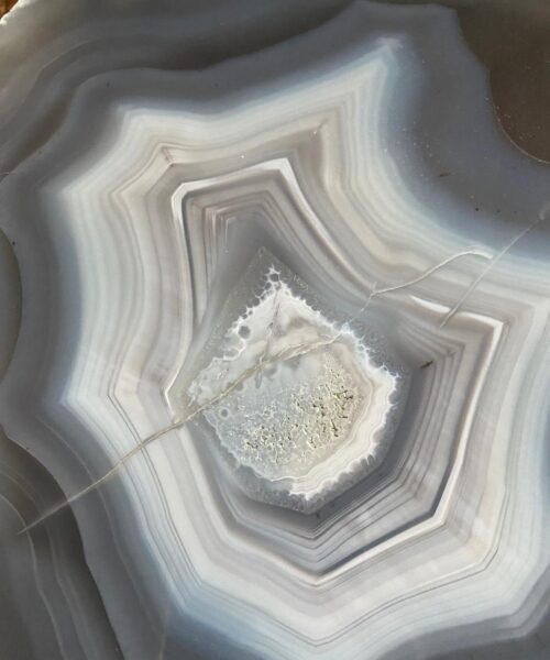 Large Premium Grey Agate Natural Shape Natural Edge Platter 4 / Cheeseboard / Tray / Sign Board L25xW22xD1cm – 1214g - Image 4