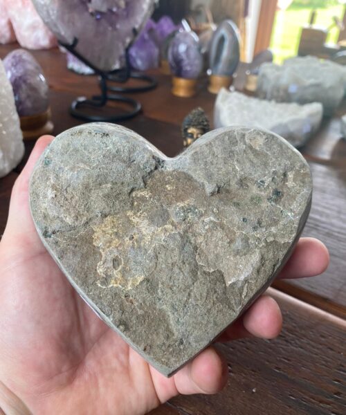 Large White Amethyst Heart 10 White Quartz Geode Crystal Gift 1.337kg - H12xW14.5xD6cm - Image 7