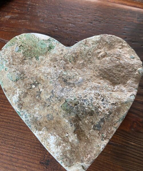 Large White Amethyst Heart 2 White Quartz Geode Crystal Gift 1.103kg - H16xW16xD5cm - Image 4
