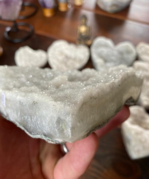Large White Amethyst Heart 2 White Quartz Geode Crystal Gift 1.103kg - H16xW16xD5cm - Image 5