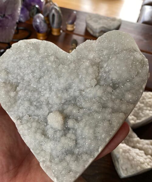 Large White Amethyst Heart 2 White Quartz Geode Crystal Gift 1.103kg - H16xW16xD5cm - Image 7