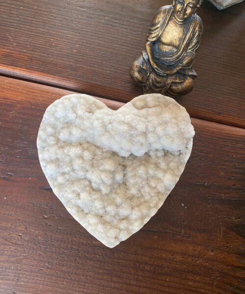 Alternative view of Large White Amethyst Heart 6 White Quartz Geode Crystal Gift 1.129kg - H14xW15xD5.5cm