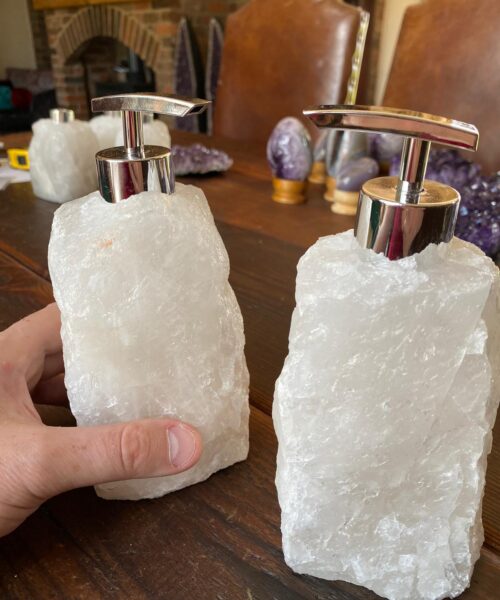 High Quality Snow White Quartz Crystal Gemstone Soap Dispenser 18cm Height x 10.5cm width 1600g - Image 5