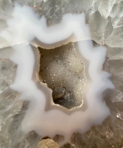 Premium Agate Geode on Stand 10 – 1.745g - H22xW14cm - Image 4