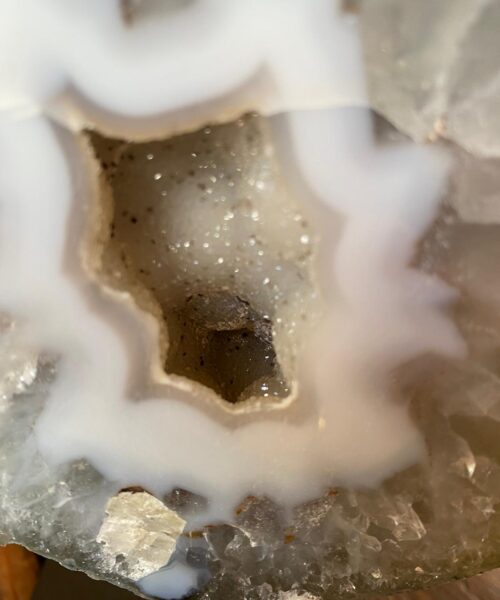 Premium Agate Geode on Stand 10 – 1.745g - H22xW14cm - Image 5
