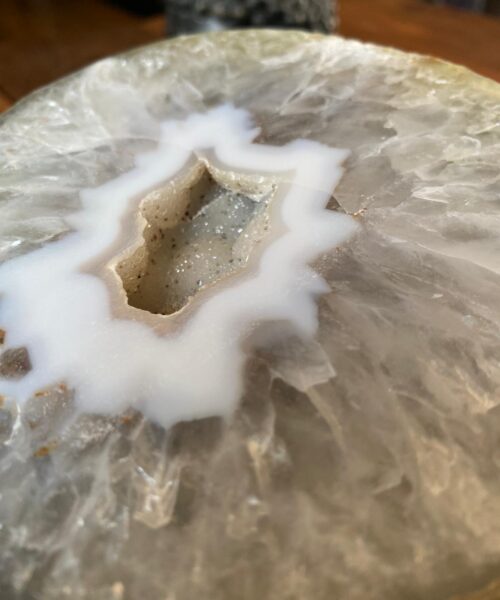 Premium Agate Geode on Stand 10 – 1.745g - H22xW14cm - Image 8