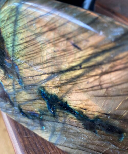 Very Large Blue Labradorite Freeform 19 Self Standing Healing Crystal Natural Polished Crystal Gem 1.347g – H11xW13xD5cm - Image 3