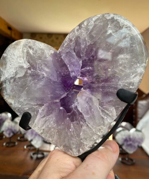 Large – Amethyst Heart 14 Iron Base Purple Quartz Geode Crystal 1.162kg H17.5xW15xD3.5cm - Image 6