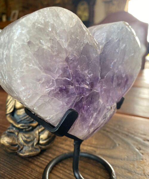 Large – Amethyst Heart 18 Iron Base Purple Quartz Geode Crystal 1.076kg H15xW13xD4cm - Image 4