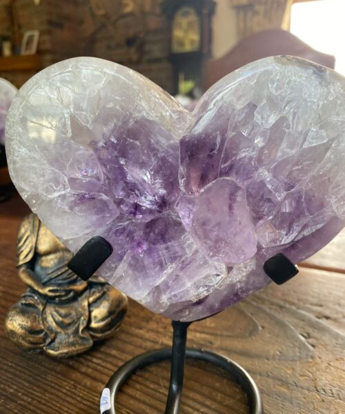 Large – Amethyst Heart 18 Iron Base Purple Quartz Geode Crystal 1.076kg H15xW13xD4cm - Image 5