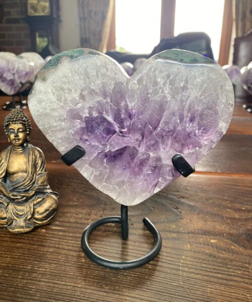 Large – Amethyst Heart 7 Iron Base Purple Quartz Geode Crystal 1.340kg H17xW15xD4cm
