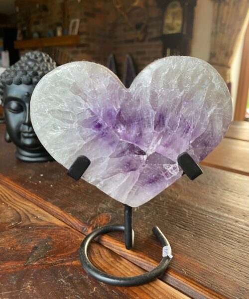 Large – Amethyst Heart 11 Iron Base Purple Quartz Geode Crystal 1.148kg H15.5xW13xD4cm