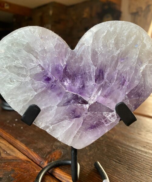 Large – Amethyst Heart 11 Iron Base Purple Quartz Geode Crystal 1.148kg H15.5xW13xD4cm - Image 4