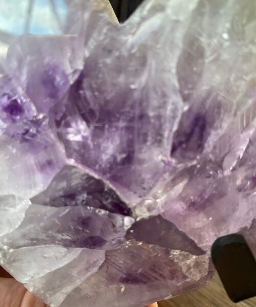 Large – Amethyst Heart 11 Iron Base Purple Quartz Geode Crystal 1.148kg H15.5xW13xD4cm - Image 5