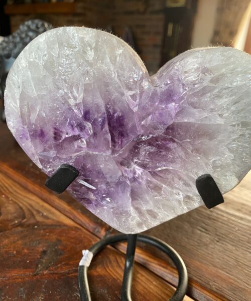 Large – Amethyst Heart 11 Iron Base Purple Quartz Geode Crystal 1.148kg H15.5xW13xD4cm - Image 7