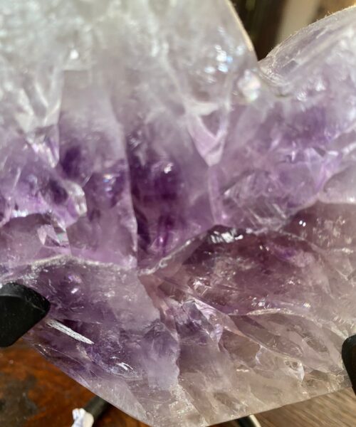 Large – Amethyst Heart 11 Iron Base Purple Quartz Geode Crystal 1.148kg H15.5xW13xD4cm - Image 8