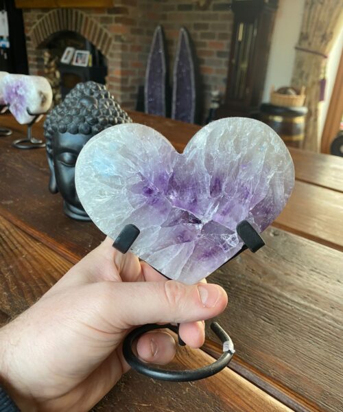 Large – Amethyst Heart 11 Iron Base Purple Quartz Geode Crystal 1.148kg H15.5xW13xD4cm - Image 10