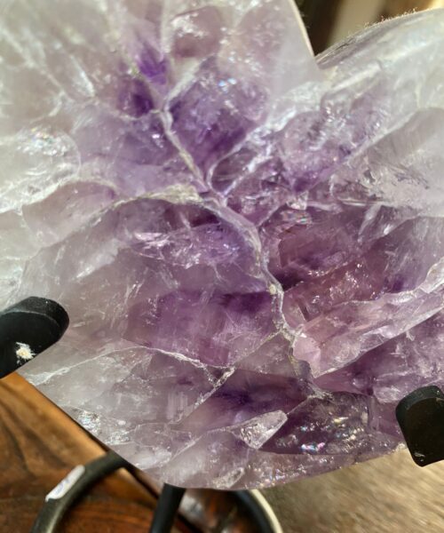 Large – Amethyst Heart 15 Iron Base Purple Quartz Geode Crystal 1.136kg H15xW13.5xD4cm - Image 6