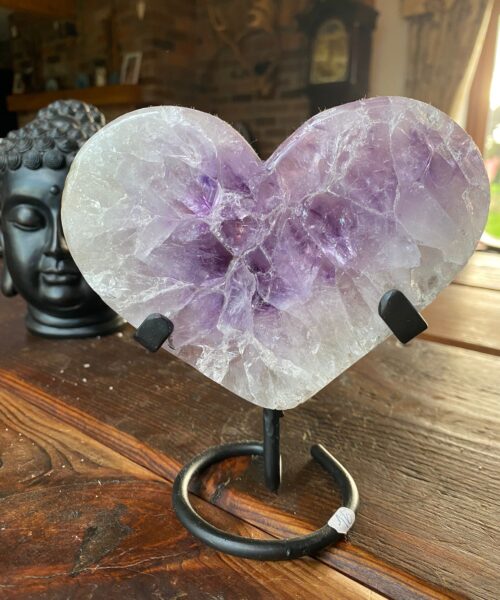 Large – Amethyst Heart 16 Iron Base Purple Quartz Geode Crystal 1.164kg H15xW13.5xD4.5cm