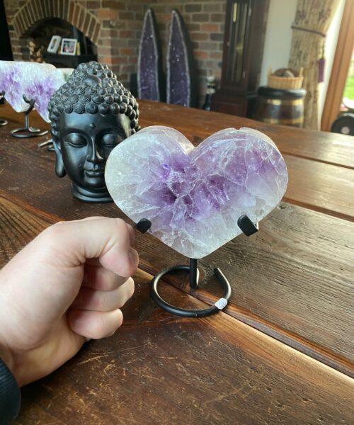 Large – Amethyst Heart 16 Iron Base Purple Quartz Geode Crystal 1.164kg H15xW13.5xD4.5cm - Image 8