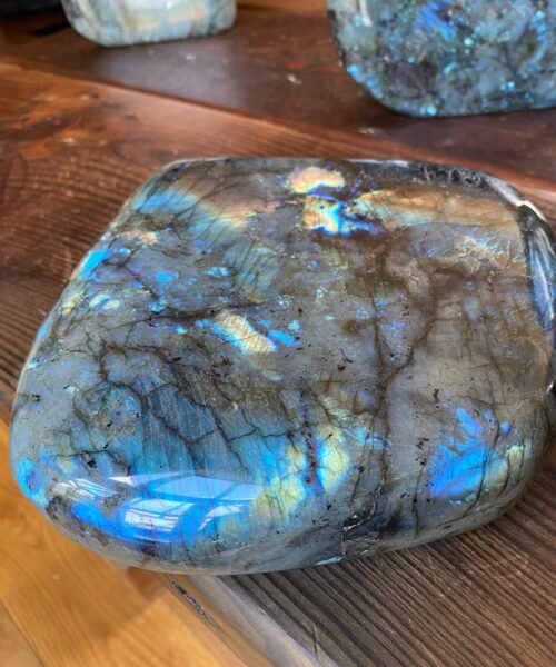 HUGE Blue Labradorite Freeform 28 Self Standing Healing Crystal Natural Polished Crystal Gem 4.728kg – H19xW20xD6cm - Image 7