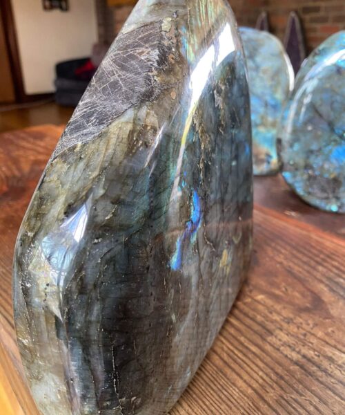 HUGE Blue Labradorite Freeform 29 Self Standing Healing Crystal Natural Polished Crystal Gem 4.207kg – H21xW20xD5cm - Image 4