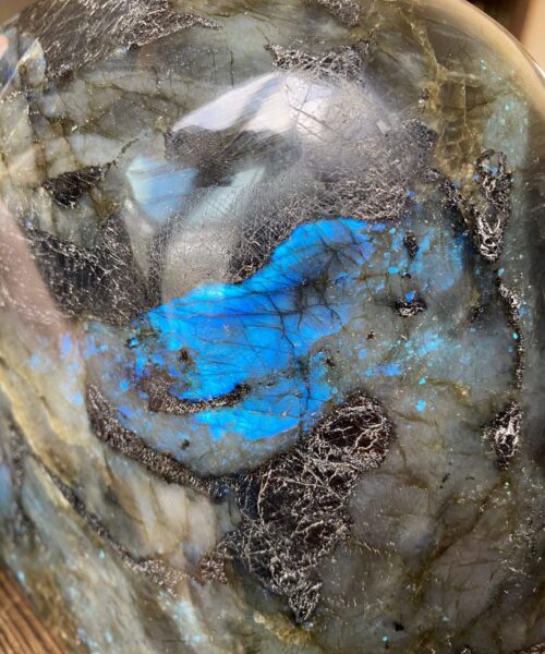 HUGE Blue Labradorite Freeform 30 Self Standing Healing Crystal Natural Polished Crystal Gem 6.550g – H16xW15xD9cm - Image 4
