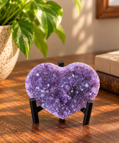 Amethyst Heart on Stand 30 Purple Quartz Geode Crystal Gift 161g - H5.5xW8.5xD1.5cm