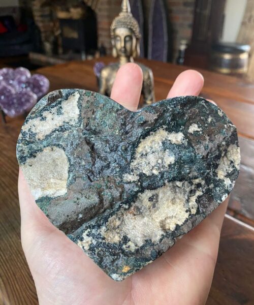 Amethyst Heart on Stand 34 Purple Quartz Geode Crystal Gift 942g - H10.5xW10xD5cm - Image 3