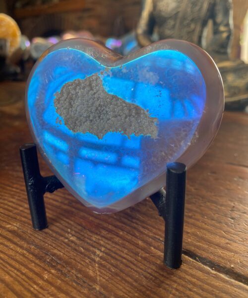 Agate Angel Aura Heart on Stand 14, Aura, Titanium, Cluster, Crystal, Gemstone 224g – H7.5xW8xD3cm