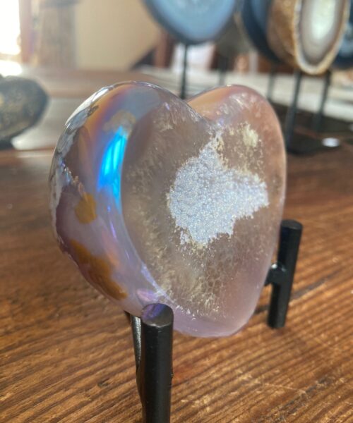 Agate Angel Aura Heart on Stand 14, Aura, Titanium, Cluster, Crystal, Gemstone 224g – H7.5xW8xD3cm - Image 8