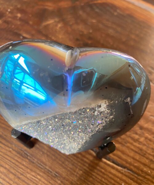 Agate Angel Aura Heart on Stand 16, Aura, Titanium, Cluster, Crystal, Gemstone 349g – H8.5xW9xD3.5cm - Image 5