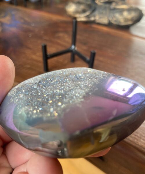 Agate Angel Aura Heart on Stand 16, Aura, Titanium, Cluster, Crystal, Gemstone 349g – H8.5xW9xD3.5cm - Image 4