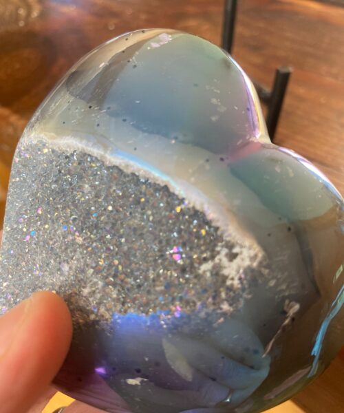 Agate Angel Aura Heart on Stand 16, Aura, Titanium, Cluster, Crystal, Gemstone 349g – H8.5xW9xD3.5cm - Image 3