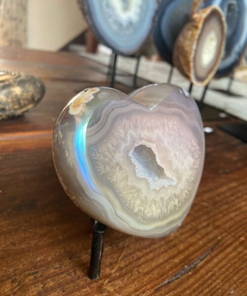 Agate Angel Aura Heart on Stand 19, Aura, Titanium, Cluster, Crystal, Gemstone 503g – H10xW10xD4cm - Image 9