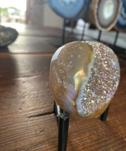 Agate Angel Aura Heart on Stand 9, Aura, Titanium, Cluster, Crystal, Gemstone 241g – H7xW7xD4cm - Image 5