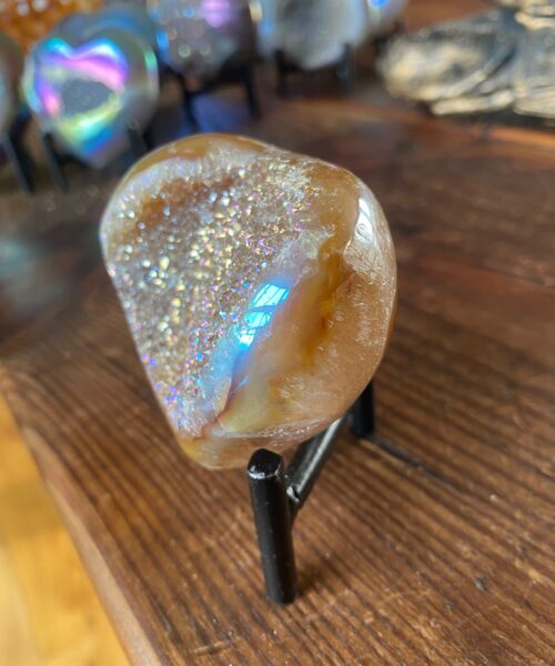 Agate Angel Aura Heart on Stand 9, Aura, Titanium, Cluster, Crystal, Gemstone 241g – H7xW7xD4cm - Image 4