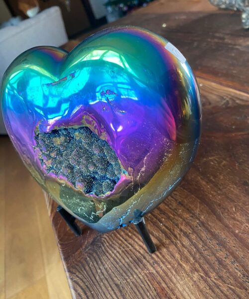 Huge Rainbow Quartz Heart with Stand 15, Aura, Titanium, Cluster, Crystal, Gemstone 1768g – H16xW17xD5cm - Image 12