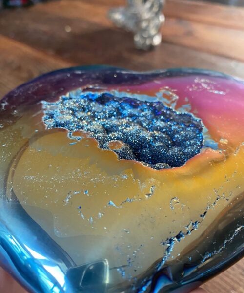 Huge Rainbow Quartz Heart with Stand 15, Aura, Titanium, Cluster, Crystal, Gemstone 1768g – H16xW17xD5cm - Image 8