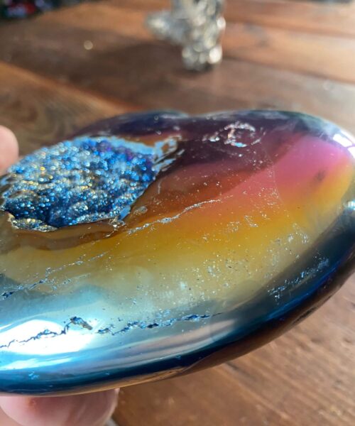 Huge Rainbow Quartz Heart with Stand 15, Aura, Titanium, Cluster, Crystal, Gemstone 1768g – H16xW17xD5cm - Image 7