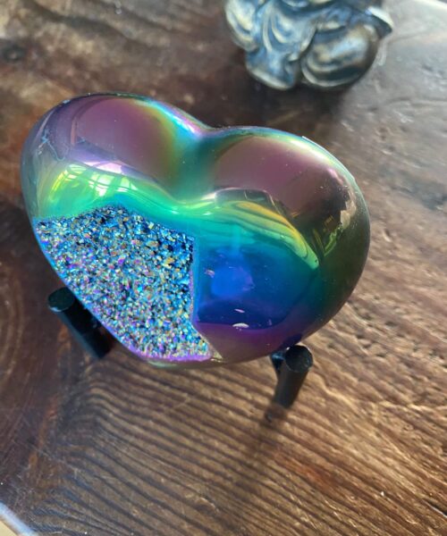 Rainbow Quartz Heart with Stand 18, Aura, Titanium, Cluster, Crystal, Gemstone 301g – H8xW8xD4cm - Image 9