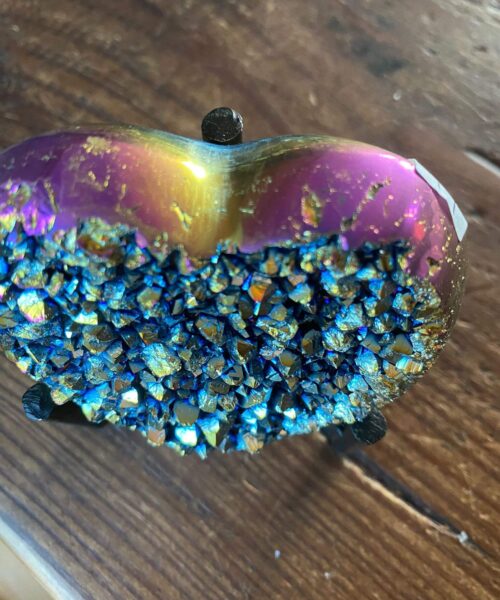 Alternative view of Rainbow Quartz Heart with Stand 19, Aura, Titanium, Cluster, Crystal, Gemstone 294g – H8xW8xD4cm
