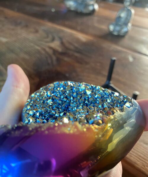 Rainbow Quartz Heart with Stand 20, Aura, Titanium, Cluster, Crystal, Gemstone 514g – H9.5xW10.5xD5cm - Image 3