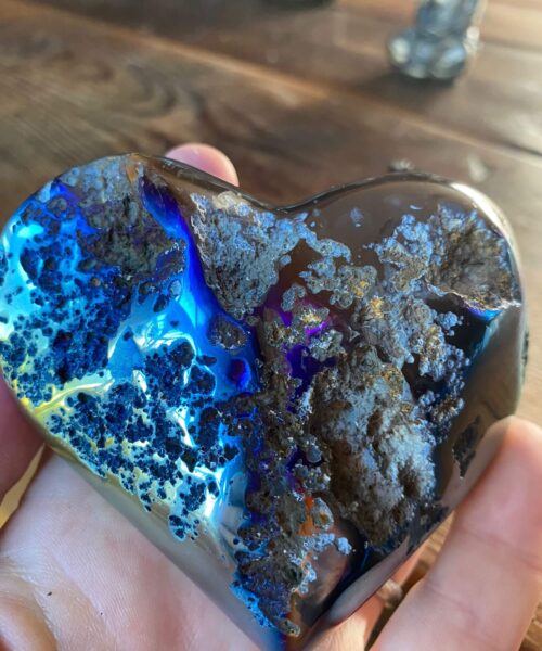 Alternative view of Rainbow Quartz Heart with Stand 20, Aura, Titanium, Cluster, Crystal, Gemstone 514g – H9.5xW10.5xD5cm