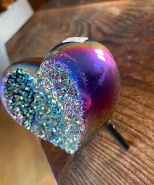 Rainbow Quartz Heart with Stand 20, Aura, Titanium, Cluster, Crystal, Gemstone 514g – H9.5xW10.5xD5cm - Image 11
