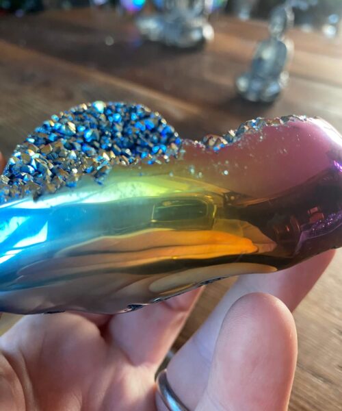 Rainbow Quartz Heart with Stand 20, Aura, Titanium, Cluster, Crystal, Gemstone 514g – H9.5xW10.5xD5cm - Image 6